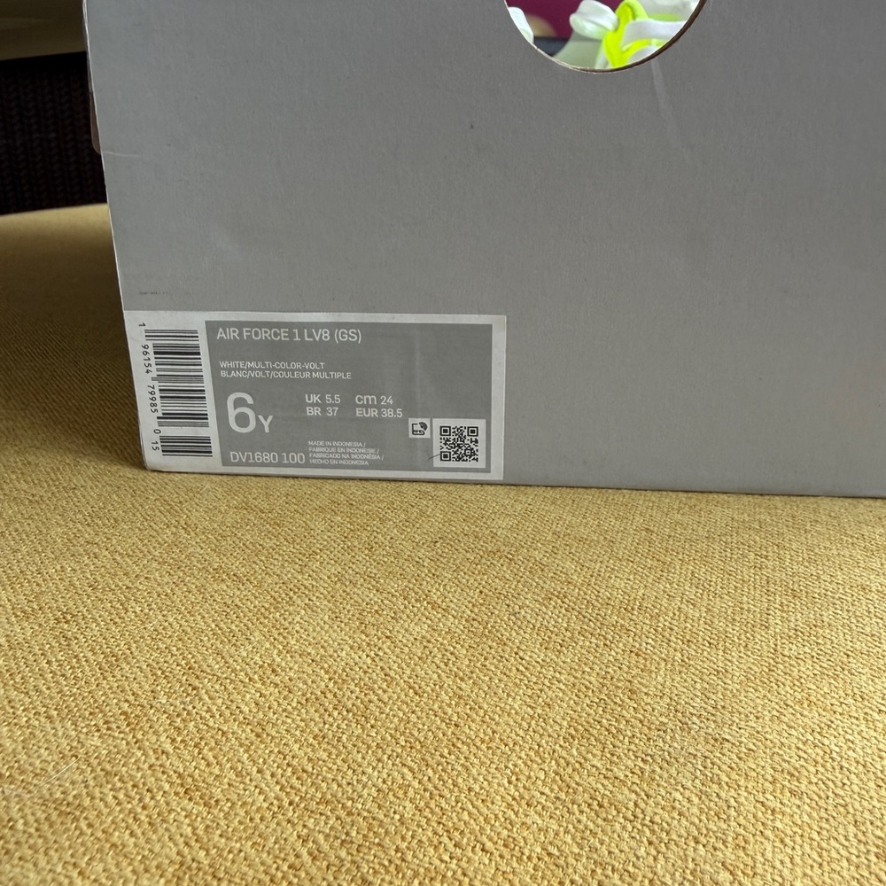 Nike Air Force One LV8 (GS) - Picture 7 of 7